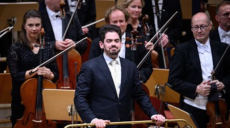 Die Ausladung des israelischen Dirigenten Lahav Shani von einem Festival in Gent stößt weiterhin auf Kritik.  / Foto: Bernd von Jutrczenka/dpa