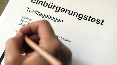Erfolgreich absolvierte Sprachtests werden nicht nur für die Einbürgerung verlangt, sondern in vielen Fällen auch für den Familiennachzug. (Symbolbild) / Foto: Uli Deck/dpa