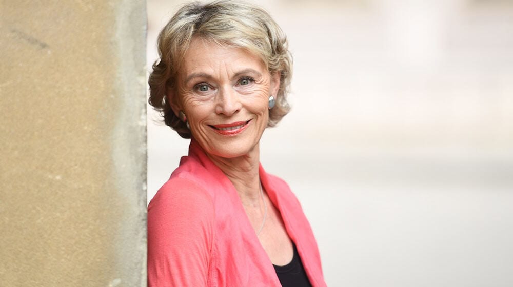 Die Schauspielerin Ilona Grübel steht seit ihrer Jugendzeit vor der Fernsehkamera. Jetzt wird sie 75 Jahre alt. (Archivbild) / Foto: Tobias Hase/dpa