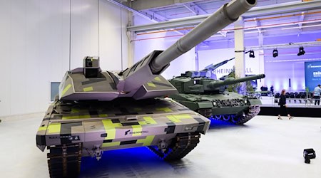 Rüstungsfirmen wie Rheinmetall verzeichnen deutlich steigende Bewerberzahlen und stellen zudem mehr neue Beschäftigte ein. (Symbolbild) / Foto: Julian Stratenschulte/dpa