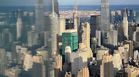 Die Skyline von Manhattan. In der Immobilienbranche gilt der US-Markt nach einer Branchenumfrage derzeit offenkundig als wenig erfolgversprechend. (Symbolbild) / Foto: Benno Schwinghammer/dpa Die Skyline von Manhattan. In der Immobilienbranche gilt der US-Markt nach einer Branchenumfrage derzeit offenkundig als wenig erfolgversprechend. (Symbolbild) / Foto: Benno Schwinghammer/dpa