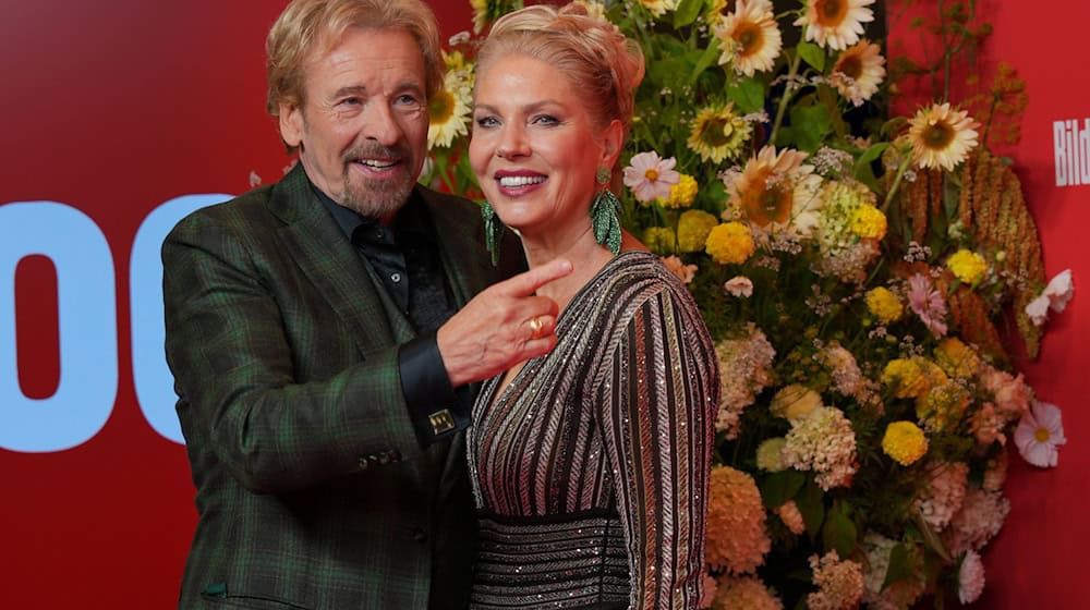 Thomas Gottschalk und Karina Mroß waren auch im vergangenen Jahr auf dem Oktoberfest. / Foto: Soeren Stache/dpa