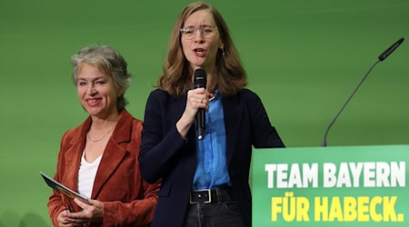Die Grünen-Landesvorsitzenden Gisela Sengl (l) und Eva Lettenbauer (r) im vergangenen Dezember. Beide wollen im Oktober noch einmal kandieren. (Archivbild) / Foto: Karl-Josef Hildenbrand/dpa