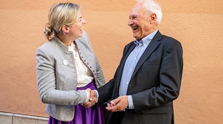 Der ehemalige CSU-Chef Erwin Huber kann sich künftig sehr wohl eine Koalition mit den Grünen vorstellen - im Gegensatz zur aktuellen Parteispitze um Markus Söder.  / Foto: Armin Weigel/dpa