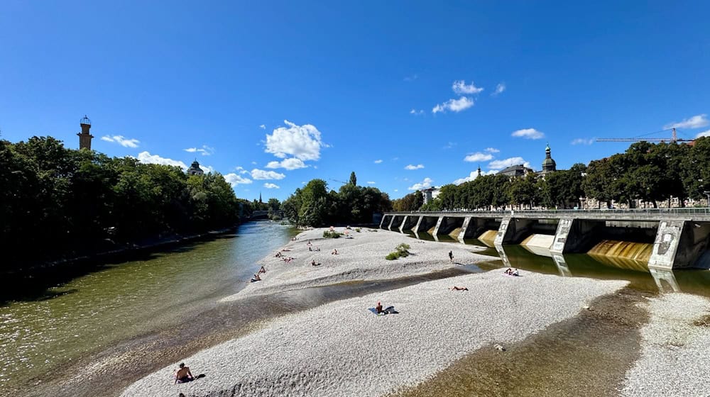 Das Wetter lädt noch einmal zum Sonnenbaden ein. (Archivbild) / Foto: Peter Kneffel/dpa
