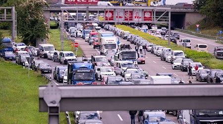Lange Staus bildeten sich während der bayerischen Sommerferien auch heuer wieder (Symbolbild). / Foto: Sven Hoppe/dpa