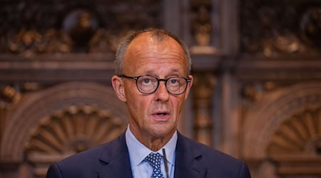 Bundeskanzler Friedrich Merz sieht derzeit keine Mehrheiten im Bundesrat für eine Regionalisierung der Erbschaftsteuer. / Foto: Rolf Vennenbernd/dpa