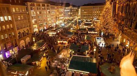 Die Höhe der Gebühren für lizenzierte Musik auf Weihnachtsmärkten soll sinken. (Symbolbild) / Foto: Peter Kneffel/dpa