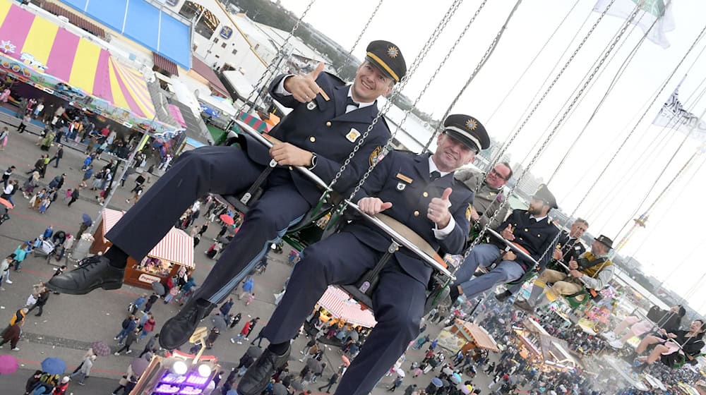 Die Polizei ist mit der «Wiesnwache» und zahlreichen Einsatzkräften auf dem Oktoberfest präsent. (Symbolbild) / Foto: Felix Hörhager/dpa