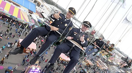Die Polizei ist mit der «Wiesnwache» und zahlreichen Einsatzkräften auf dem Oktoberfest präsent. (Symbolbild) / Foto: Felix Hörhager/dpa