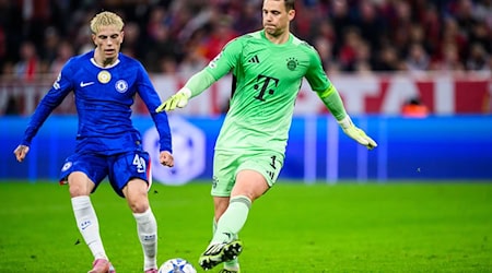 Manuel Neuer (r) in Aktion bei seinem 100. Sieg in der Champions League. / Foto: Tom Weller/dpa