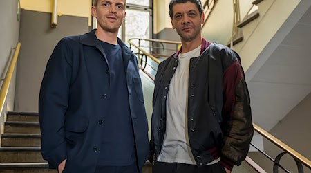 Das neue Münchner Ermittler-Duo im Münchner «Tatort»: Gerade haben Ferdinand Hofer (l) und Carlo Ljubek ihren ersten gemeinsamen Krimi abgedreht.  / Foto: Peter Kneffel/dpa