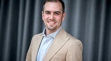 Philipp Lahm sei eine der prägendsten Persönlichkeiten des deutschen Fußballs, begründete das Bundespräsidialamt. (Archivbild) / Foto: Britta Pedersen/dpa
