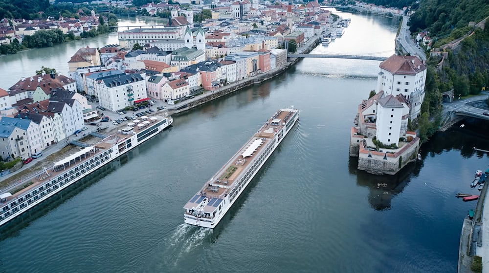 Jährlich kommen mehr als 3.000 Flusskreuzfahrtschiffe im Bereich Passau an. (Symbolbild) / Foto: Tobias Köhler/dpa/dpa-tmn