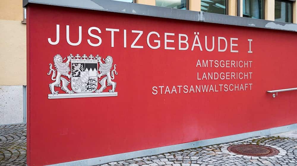 Der Mann ist wegen Mordes an der 40-Jährigen vor dem Landgericht angeklagt. (Archivbild) / Foto: Daniel Vogl/dpa