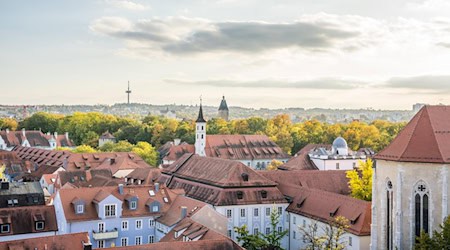 Blick über die Dächer von Regensburg – hier entscheidet die Lage über den Immobilienwert. / Foto: Leonhard Niederwimmer auf pixabay.com