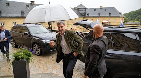 Ministerpräsident Söder hat in diesem Jahr zur CSU-Klausur Pläne im Gepäck, die wohl nur auf wenig Begeisterung stoßen werden: Bayern muss sparen - auch bei Stellen für Landesbeschäftigte.  / Foto: Pia Bayer/dpa