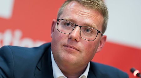 Klausur auf Rädern: Vier Tage ist Holger Grießhammer mit seiner SPD-Fraktion durch Bayern gereist. (Archivbild) / Foto: Peter Kneffel/dpa