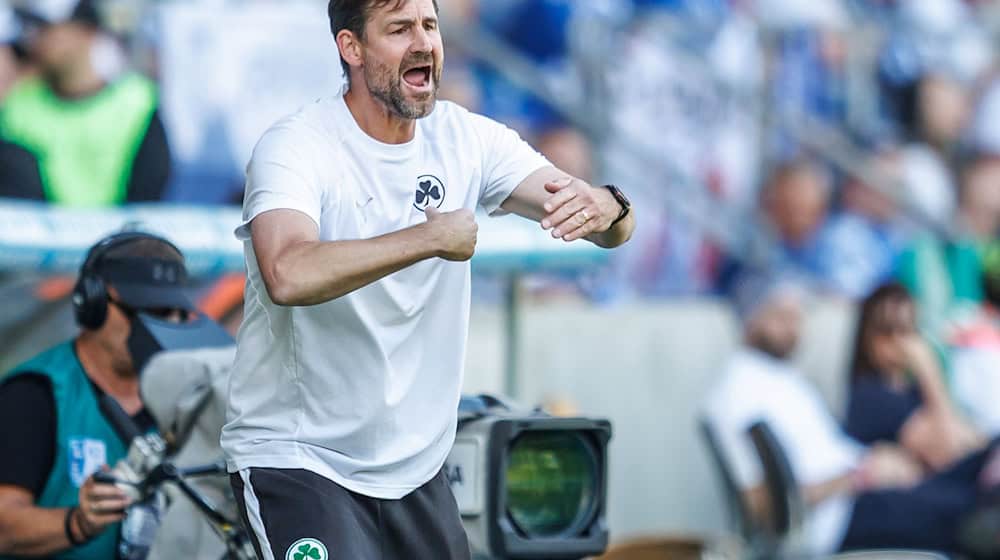 Hat viel Spektakel gesehen in den Spielen seiner Fürther: Trainer Thomas Kleine. / Foto: Andreas Gora/dpa