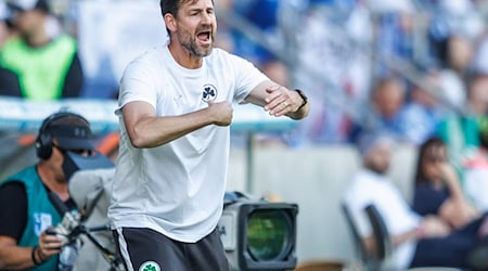 Hat viel Spektakel gesehen in den Spielen seiner Fürther: Trainer Thomas Kleine. / Foto: Andreas Gora/dpa