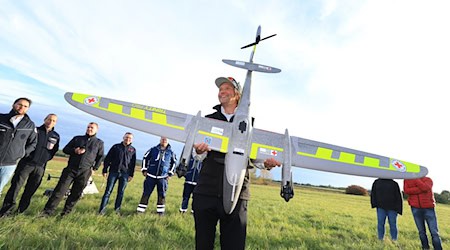 Das BRK stellt eine Erkundungsdrohne für Katastrophen vor. / Foto: Karl-Josef Hildenbrand/dpa