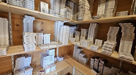 Die mutmaßliche Bande soll einen Schrebergarten in Hamburg als Lager für den Dopingmittel-Handel verwendet haben.  / Foto: -/Zollfahndungsamt München/dpa Die mutmaßliche Bande soll einen Schrebergarten in Hamburg als Lager für den Dopingmittel-Handel verwendet haben.  / Foto: -/Zollfahndungsamt München/dpa