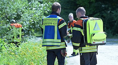 Rettungskräfte suchen nach einem vermissten 83-jährigen Mann. / Foto: Malin Wunderlich/dpa