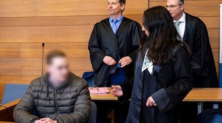 Der Angeklagte war in Traunstein zunächst wegen Mordes zu neun Jahren Jugendstrafe verurteilt worden. (Archivbild) / Foto: Lennart Preiss/dpa