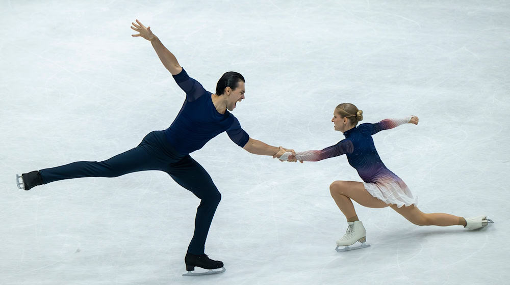 Minerva Hase (r) und Nikita Volodin feierten einen Traum-Einstand in die Olympia-Saison. / Foto: Peter Kneffel/dpa