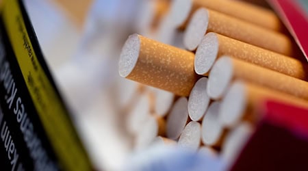 In einem Hohlraum im Fahrzeug waren die Zigaretten versteckt. (Symbolbild) / Foto: Sven Hoppe/dpa