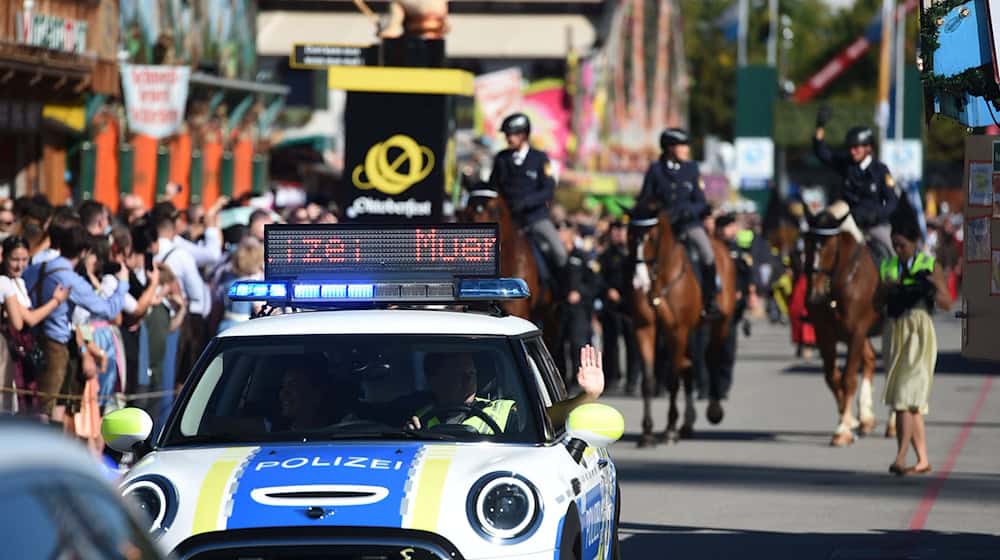 Rund 600 Polizisten sind in diesem Jahr auf dem wohl größten Volksfest der Welt im Einsatz. (Archivfoto) / Foto: Felix Hörhager/dpa