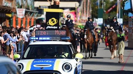 Rund 600 Polizisten sind in diesem Jahr auf dem wohl größten Volksfest der Welt im Einsatz. (Archivfoto) / Foto: Felix Hörhager/dpa