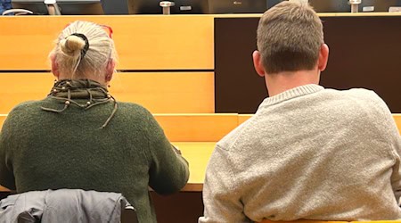 Der angeklagte Mann soll in Haft, die Angeklagte wurde vom Landgericht Würzburg aus Mangel an Beweisen freigesprochen. (Archivfoto) / Foto: Angelika Resenhoeft/dpa