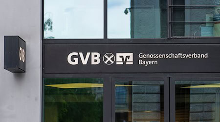 Die Zentrale des bayerischen Genossenschaftsverbands. Volks- und Raiffeisenbanken melden einen sprunghaften Anstieg der Immobilienkreditvergabe. (Archiv) / Foto: Marc Müller/dpa