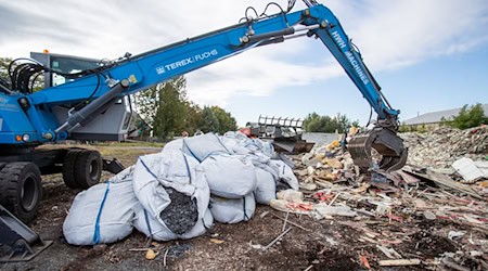 Eine deutsche Abfallfirma soll illegal Müll entsorgt haben, der nun vom Freistaat Bayern zurückgeholt werden muss. / Foto: Pryèek Vladimír/CTK/dpa