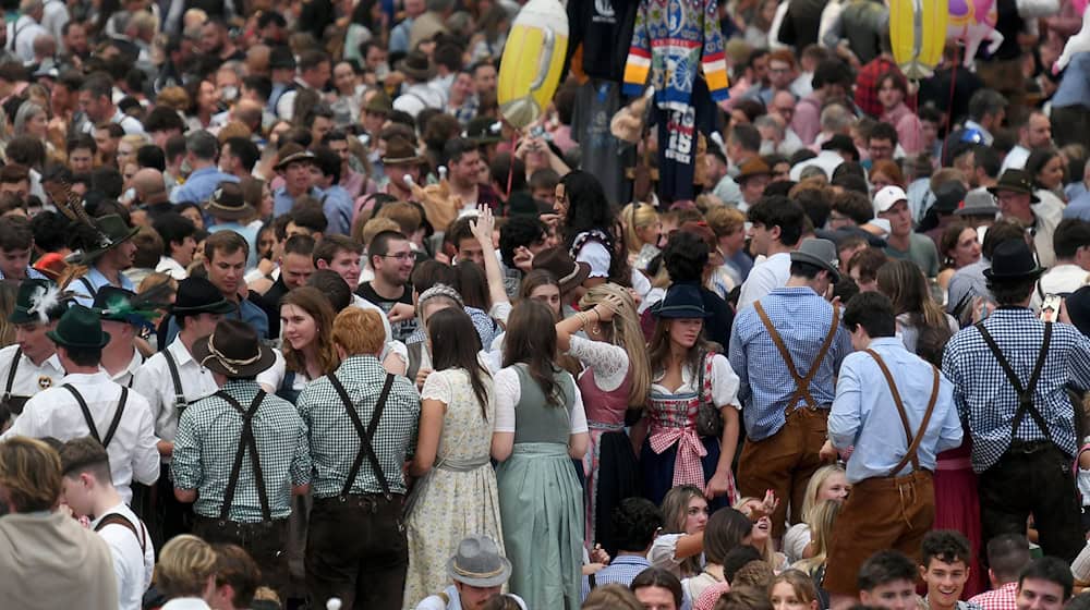 Der Andrang auf der Wiesn war riesig.  / Foto: Felix Hörhager/dpa