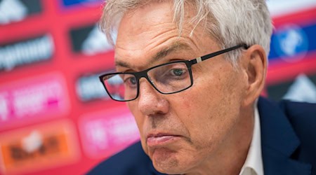 Zwei neue Spieler für Herbert. / Foto: Peter Kneffel/dpa