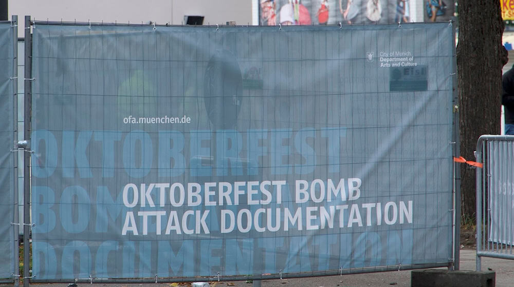 Die Wiesn war wegen einer Bombendrohung gesperrt - und konnte erst nach umfangreichen Absuchmaßnahmen wieder öffnen.  / Foto: Michael Faulhaber/dpa