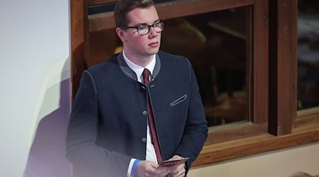 Der umstrittene Landtagsabgeordnete Daniel Halemba geht im Kommunalwahlkampf für die AfD als Spitzenkandidat in Würzburg ins Rennen (Archivbild).  / Foto: Daniel Löb/dpa