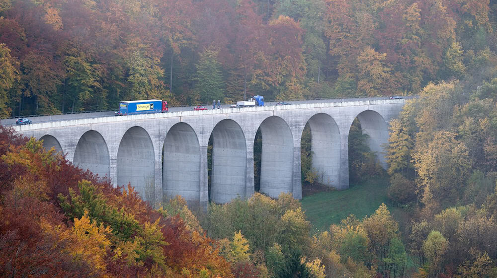 Der Albaufstieg der A8 wird gesperrt. (Archivbild) / Foto: Bernd Weißbrod/dpa post-slider
