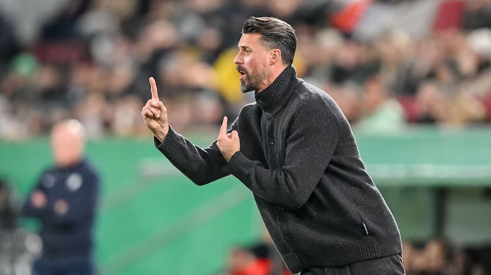 Sandro Wagner will gegen Dortmund die dritte Augsburger Niederlage der Woche vermeiden.  / Foto: Harry Langer/dpa Sandro Wagner will gegen Dortmund die dritte Augsburger Niederlage der Woche vermeiden.  / Foto: Harry Langer/dpa