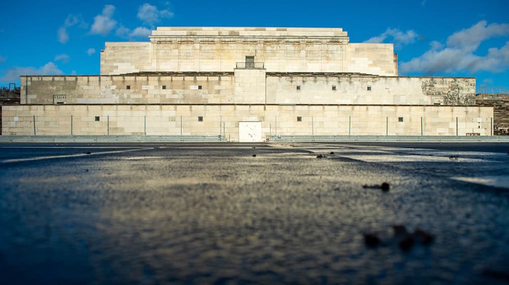 Bis 2030 sollen die Arbeiten auf dem ehemaligen Reichsparteitagsgelände in Nürnberg abgeschlossen sein. (Archivbild) / Foto: Timm Schamberger/dpa