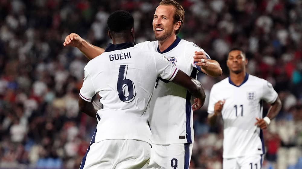 England-Nationalspieler Marc Guehi und Harry Kane: Spielen die beiden bald auch bei den Bayern zusammen? / Foto: Bradley Collyer/PA Wire/dpa England-Nationalspieler Marc Guehi und Harry Kane: Spielen die beiden bald auch bei den Bayern zusammen? / Foto: Bradley Collyer/PA Wire/dpa
