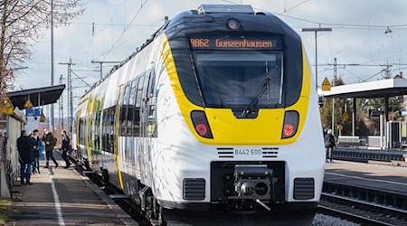 Bahnfahrer in Mittel- und Unterfranken müssen sich bis Dezember wegen Bauarbeiten auf Einschränkungen einstellen. Unter anderem wird der Bahnhof Gunzenhausen (Bild) barrierefrei ausgebaut. (Archivfoto) / Foto: Nicolas Armer/dpa