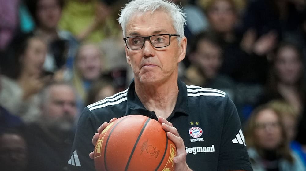 Gordon Herbert und die Bayern-Basketballer feiern einen wichtigen Sieg in der Euroleague. / Foto: Soeren Stache/dpa Gordon Herbert und die Bayern-Basketballer feiern einen wichtigen Sieg in der Euroleague. / Foto: Soeren Stache/dpa