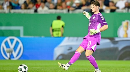 Bei der Rückkehr in seine Fußball-Heimat wieder im Tor des FC Bayern: Jonas Urbig. (Archivbild) / Foto: Uwe Anspach/dpa Bei der Rückkehr in seine Fußball-Heimat wieder im Tor des FC Bayern: Jonas Urbig. (Archivbild) / Foto: Uwe Anspach/dpa