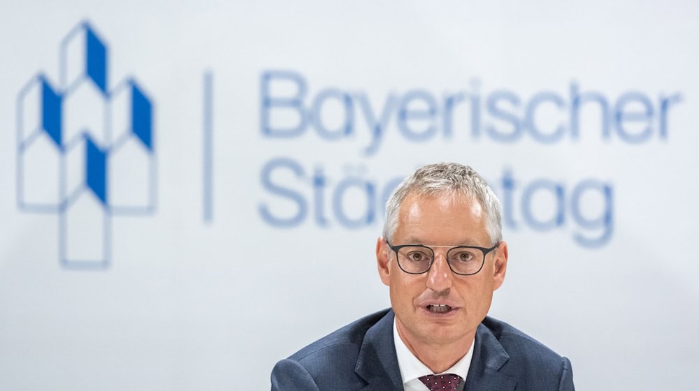 Städtetags-Präsident Markus Pannermayr sieht die Städte und Gemeinden im Freistaat an einem Kipppunkt angelangt - die finanzielle Lage sei bedrohlicher denn je. (Archivbild) / Foto: Armin Weigel/dpa