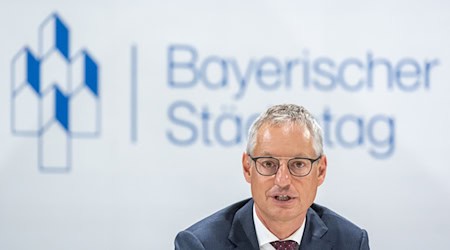 Städtetags-Präsident Markus Pannermayr sieht die Städte und Gemeinden im Freistaat an einem Kipppunkt angelangt - die finanzielle Lage sei bedrohlicher denn je. (Archivbild) / Foto: Armin Weigel/dpa