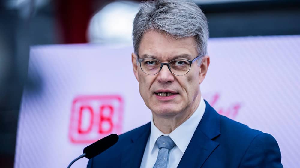 Bundesverkehrsminister Patrick Schnieder (CDU) (Archivbild) / Foto: Christoph Soeder/dpa post-slider