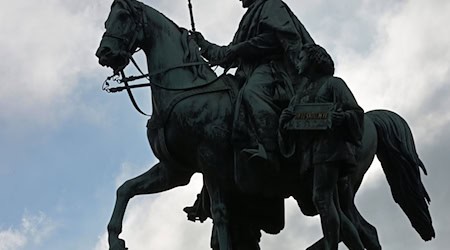 Am Odeonsplatz in München erinnert ein Reiterstandbild an König Ludwig I. / Foto: Malin Wunderlich/dpa